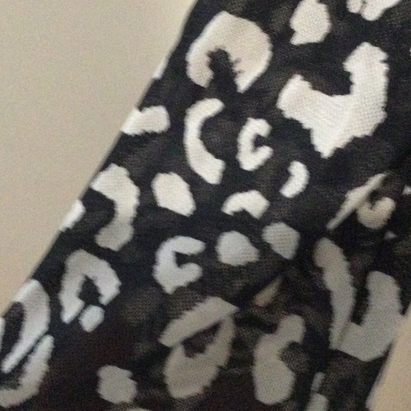 Super cute leopard top - Picture 3 of 3